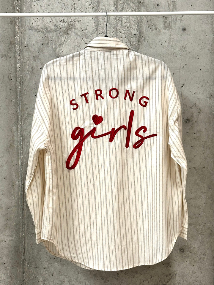 Bluse aus 100 % Baumwolle mit Streifen und „Strong Girls“-Stickerei auf dem Rücken (38/42)