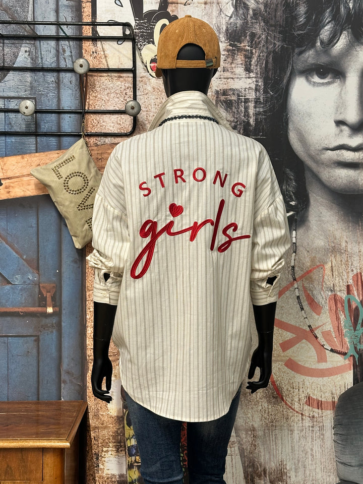 Bluse aus 100 % Baumwolle mit Streifen und „Strong Girls“-Stickerei auf dem Rücken (38/42)
