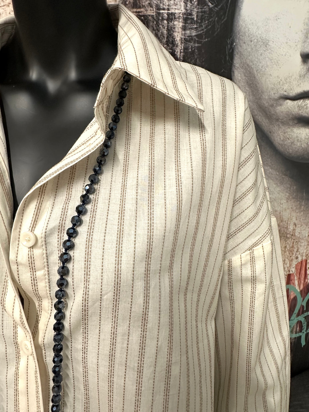 Bluse aus 100 % Baumwolle mit Streifen und „Strong Girls“-Stickerei auf dem Rücken (38/42)