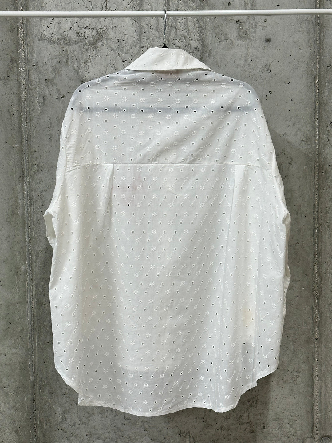 Weiße Bluse aus 100 % Baumwolle mit „Amour“-Bordüre (Größe 40/44) MADE IN ITALY