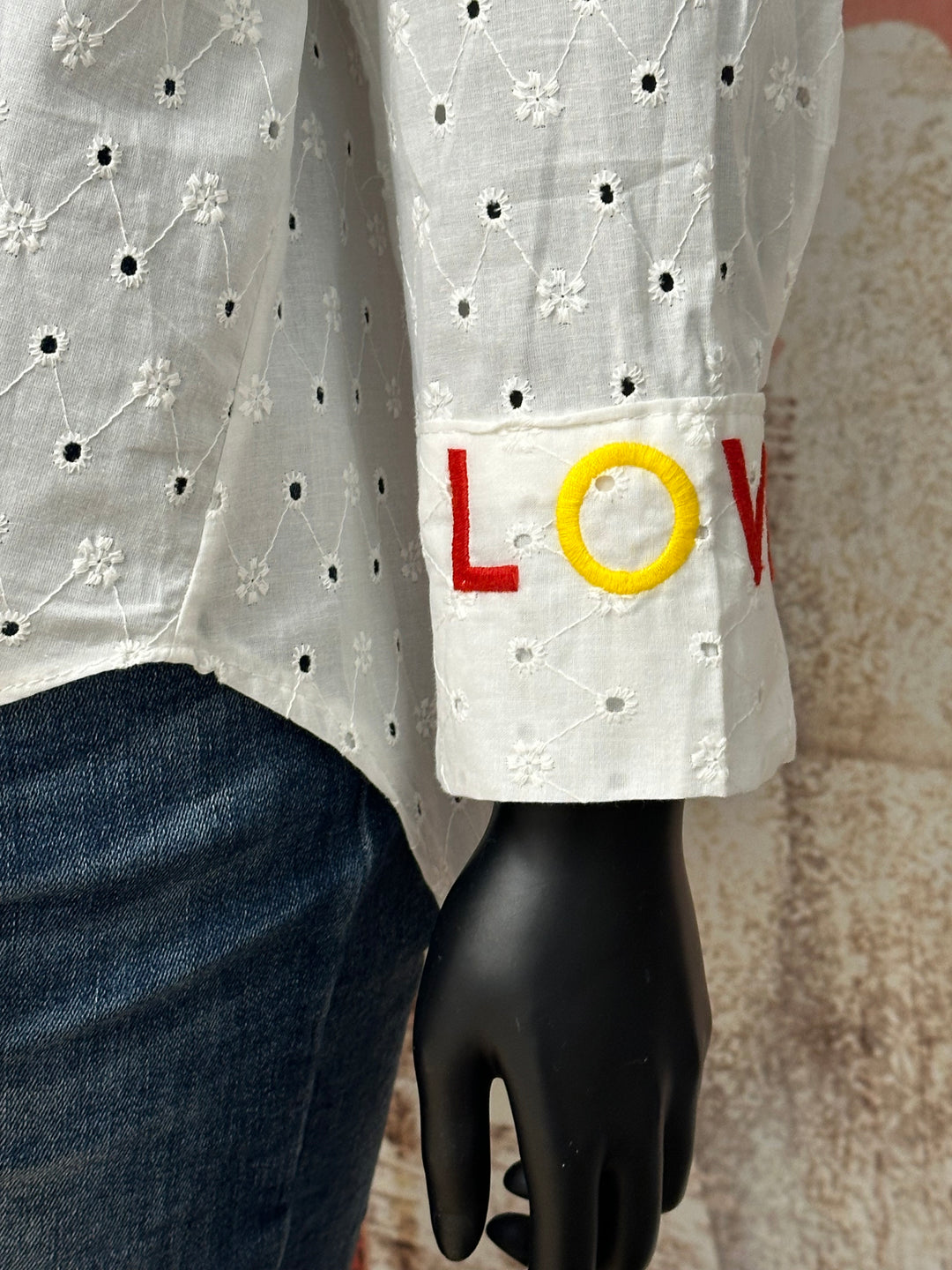 Weiße Bluse aus 100 % Baumwolle mit „Amour“-Bordüre (Größe 40/44) MADE IN ITALY