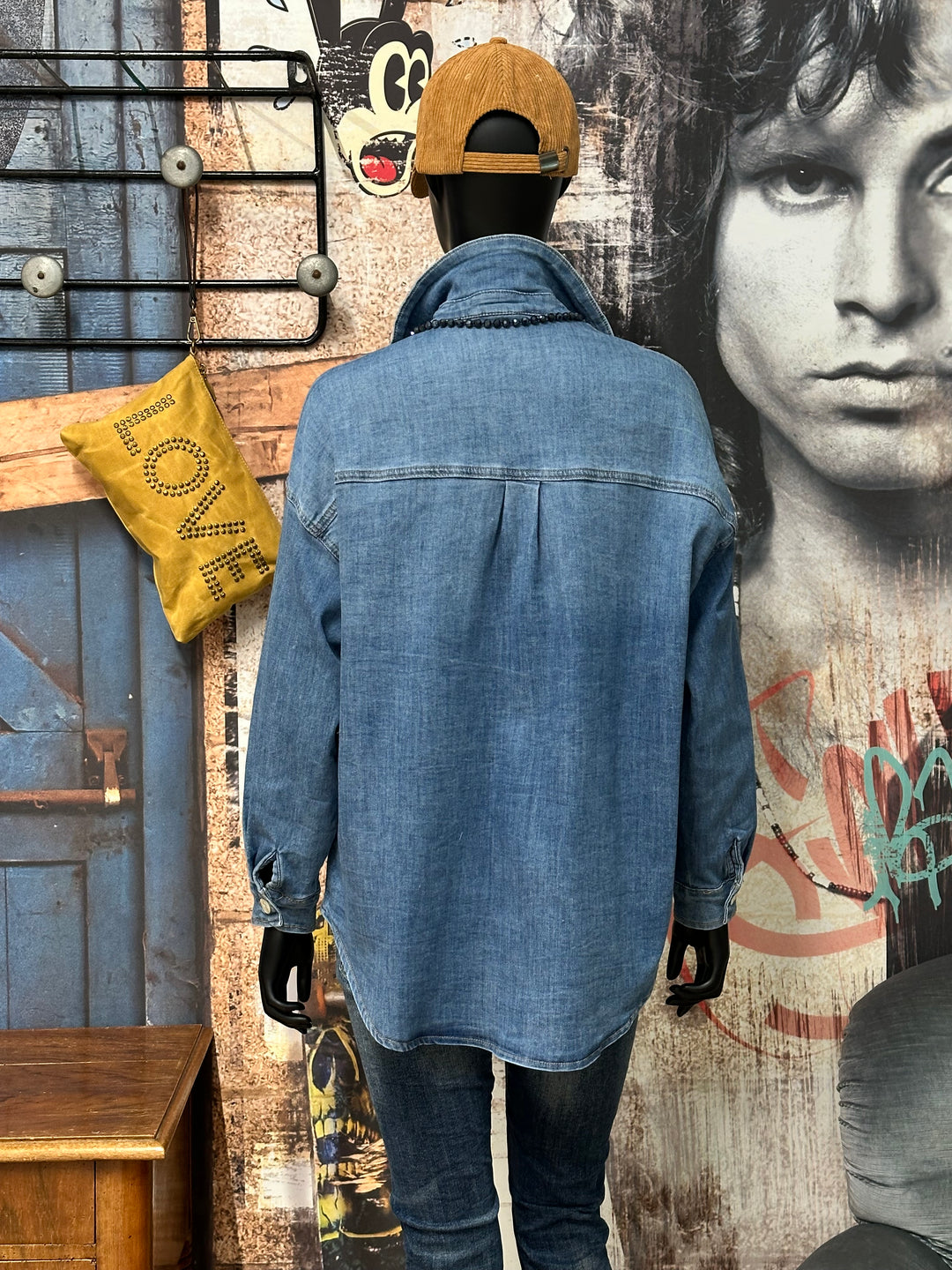 Stretch-Hemd aus verwaschenem Denim mit „Perlmuttknöpfen“ (38/44)