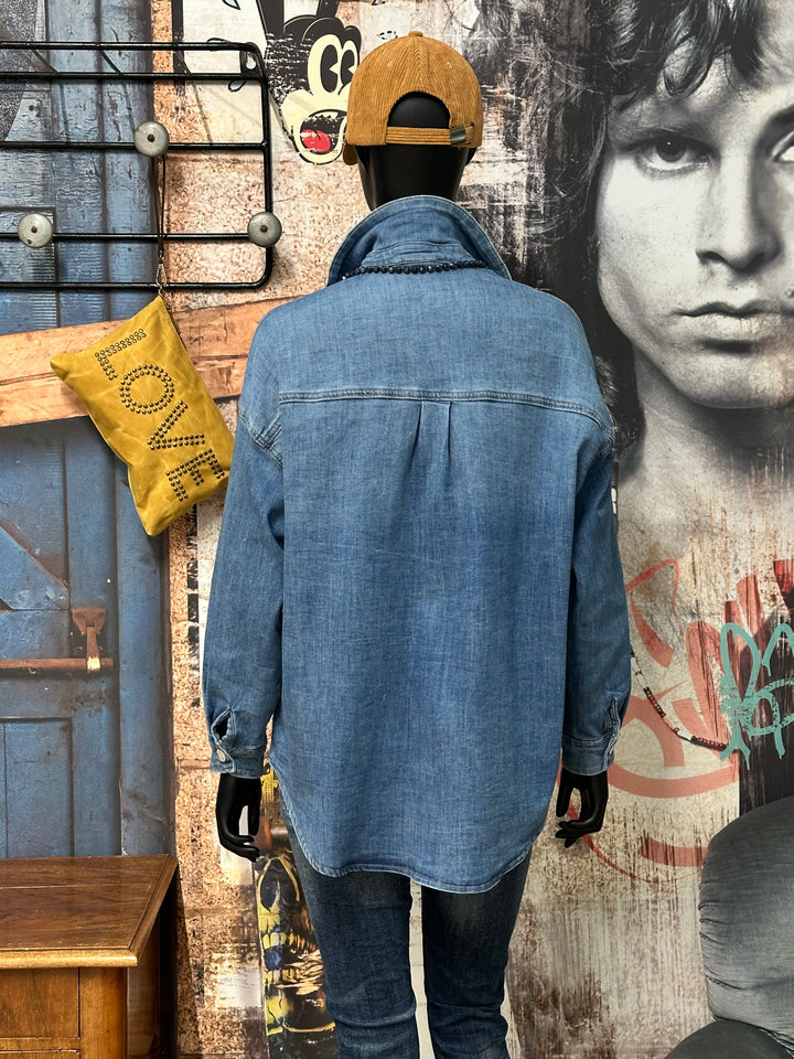 Stretch-Hemd aus verwaschenem Denim mit „Perlmuttknöpfen“ (38/44)
