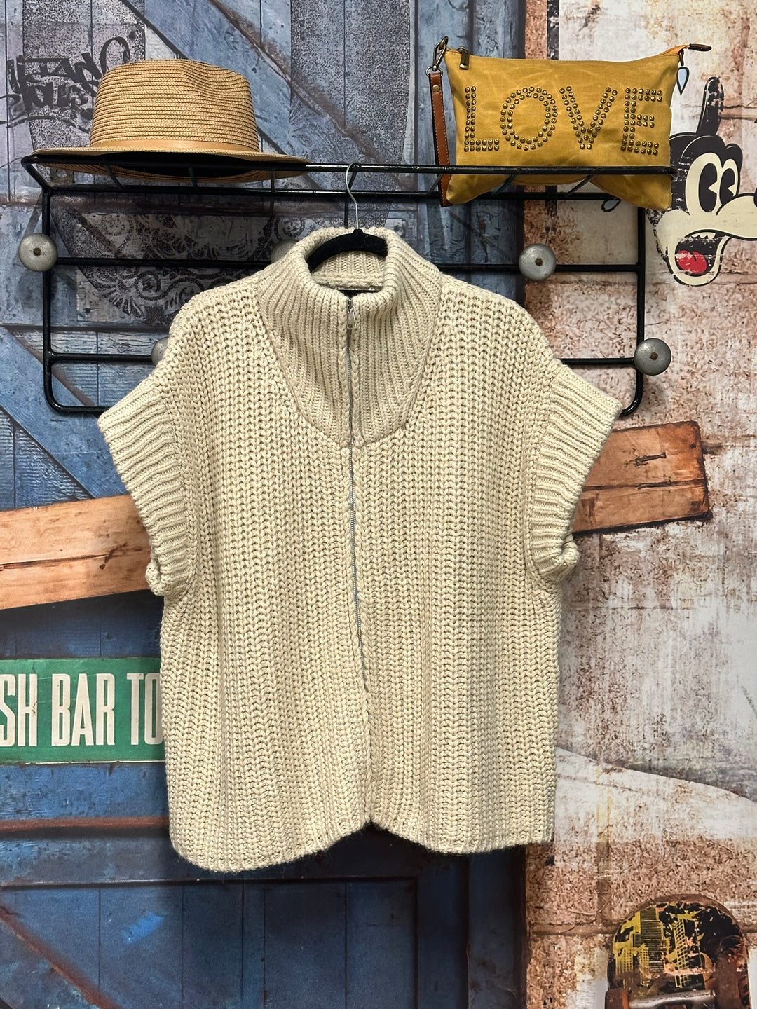 Ärmellose Strickweste „Banditas“ in Hellbeige (38/44) MADE IN ITALY