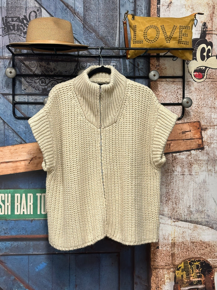 Ärmellose Strickweste „Banditas“ in Hellbeige (38/44) MADE IN ITALY