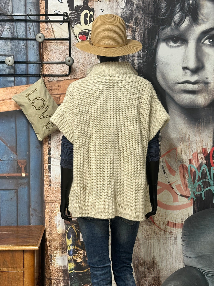 Ärmellose Strickweste „Banditas“ in Hellbeige (38/44) MADE IN ITALY