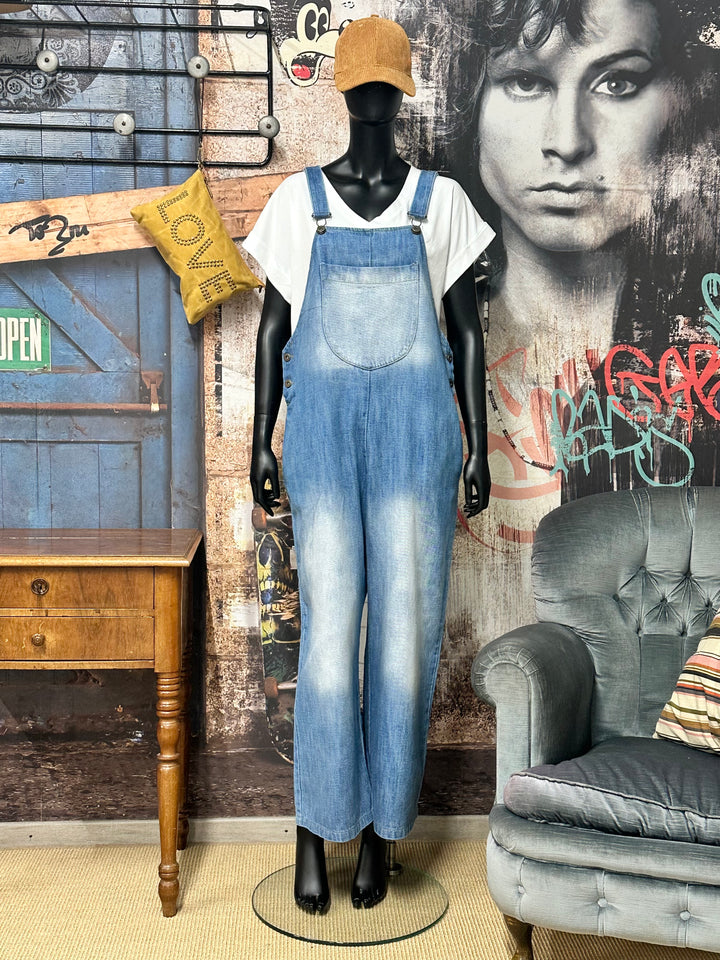 Jeans-Latzhose „Banditas“ in lockerer Passform, 100 % Baumwolle (Größen 36/38 und 40/42) MADE IN ITALY