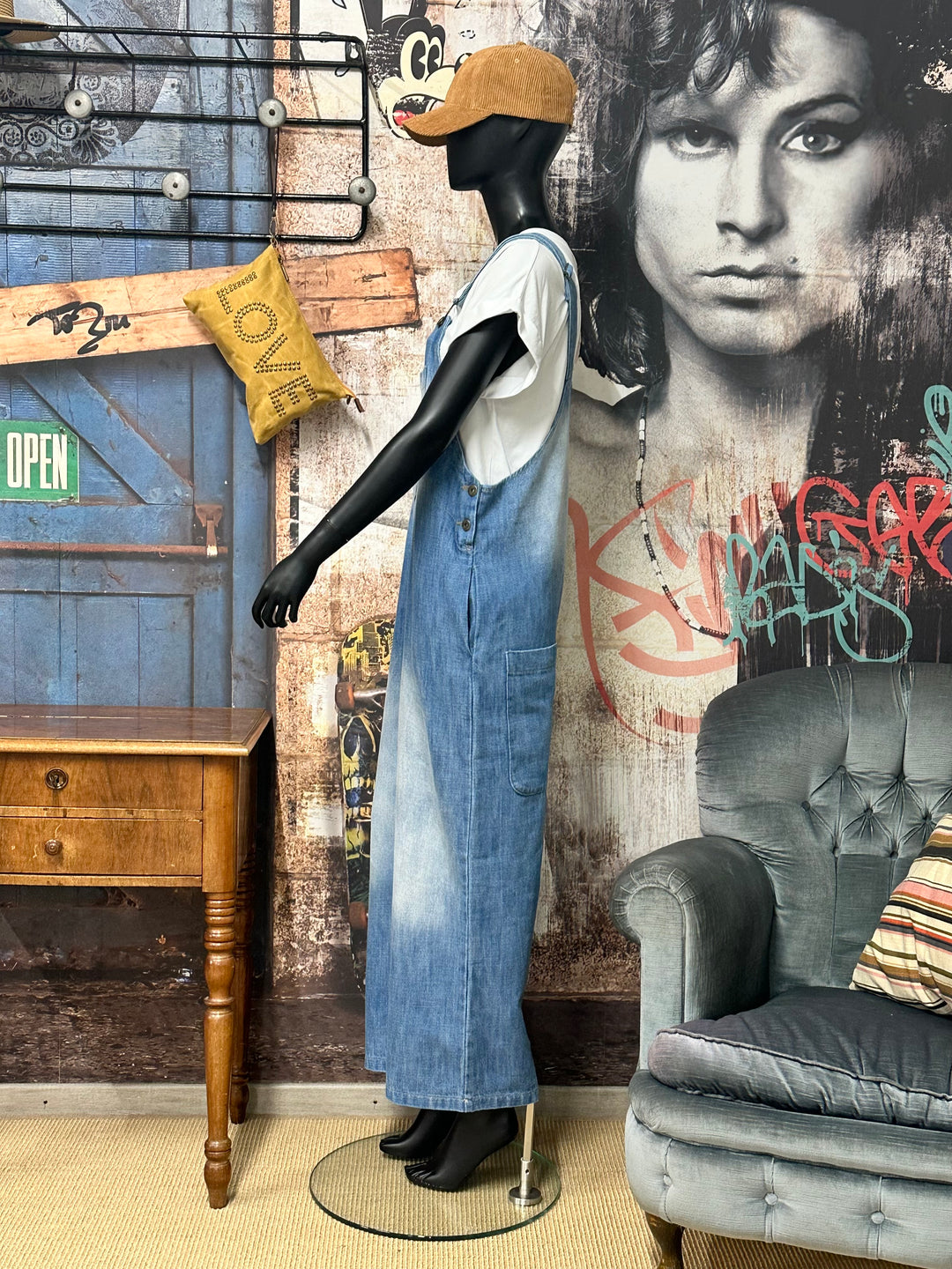 Jeans-Latzhose „Banditas“ in lockerer Passform, 100 % Baumwolle (Größen 36/38 und 40/42) MADE IN ITALY