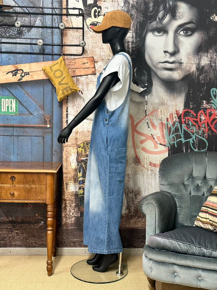 Jeans-Latzhose „Banditas“ in lockerer Passform, 100 % Baumwolle (Größen 36/38 und 40/42) MADE IN ITALY