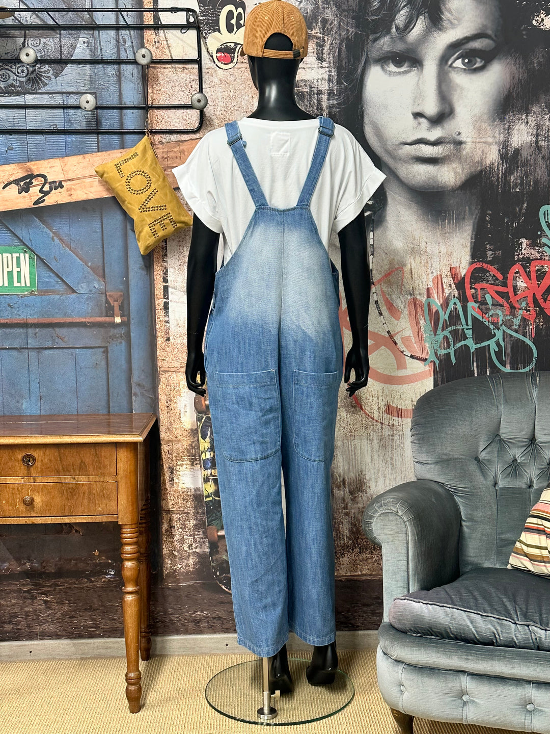 Jeans-Latzhose „Banditas“ in lockerer Passform, 100 % Baumwolle (Größen 36/38 und 40/42) MADE IN ITALY