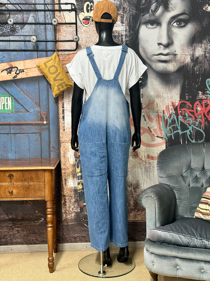 Jeans-Latzhose „Banditas“ in lockerer Passform, 100 % Baumwolle (Größen 36/38 und 40/42) MADE IN ITALY