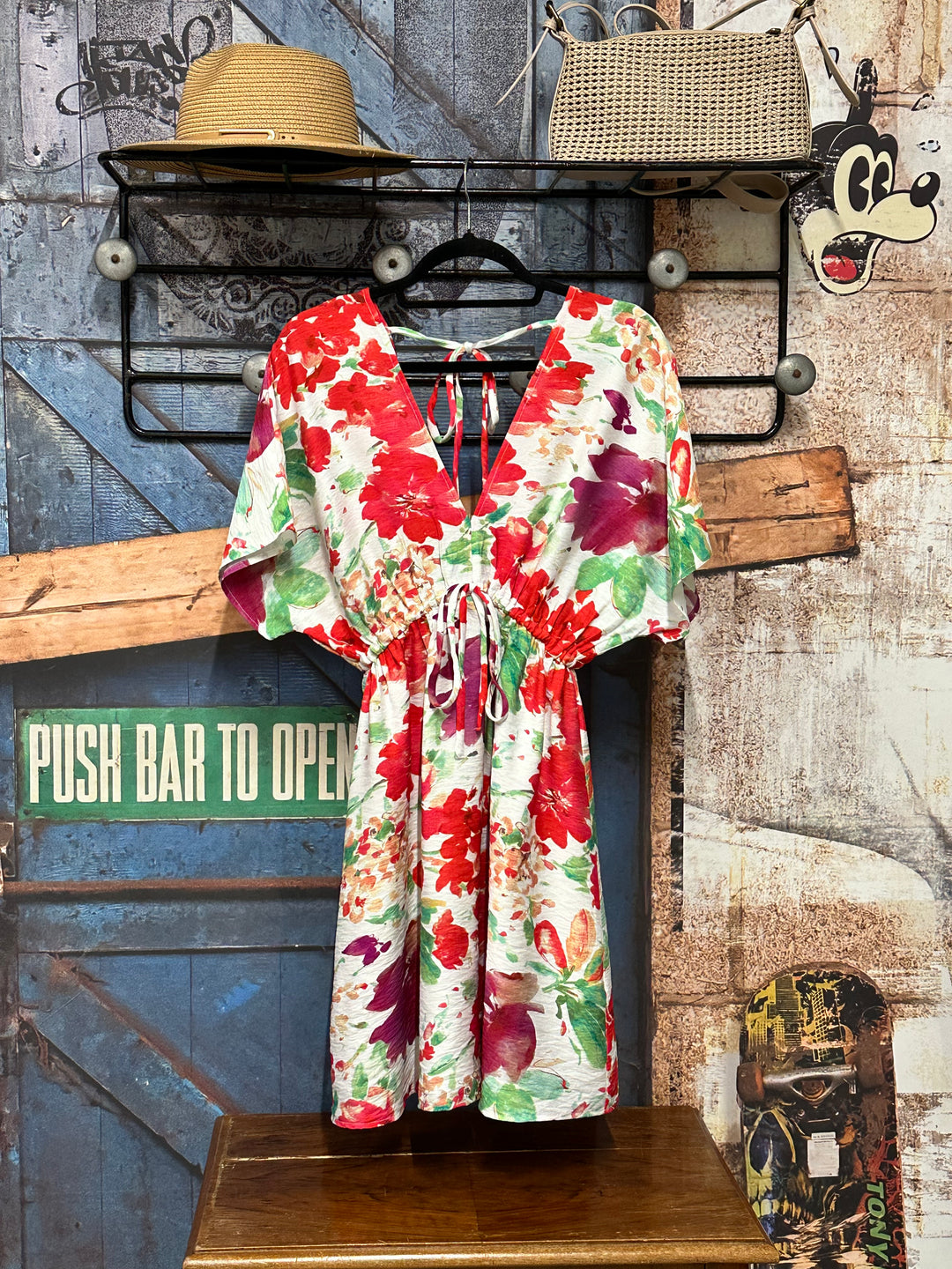 Kurzes Kleid mit Blumenmuster (S/M und M/L)