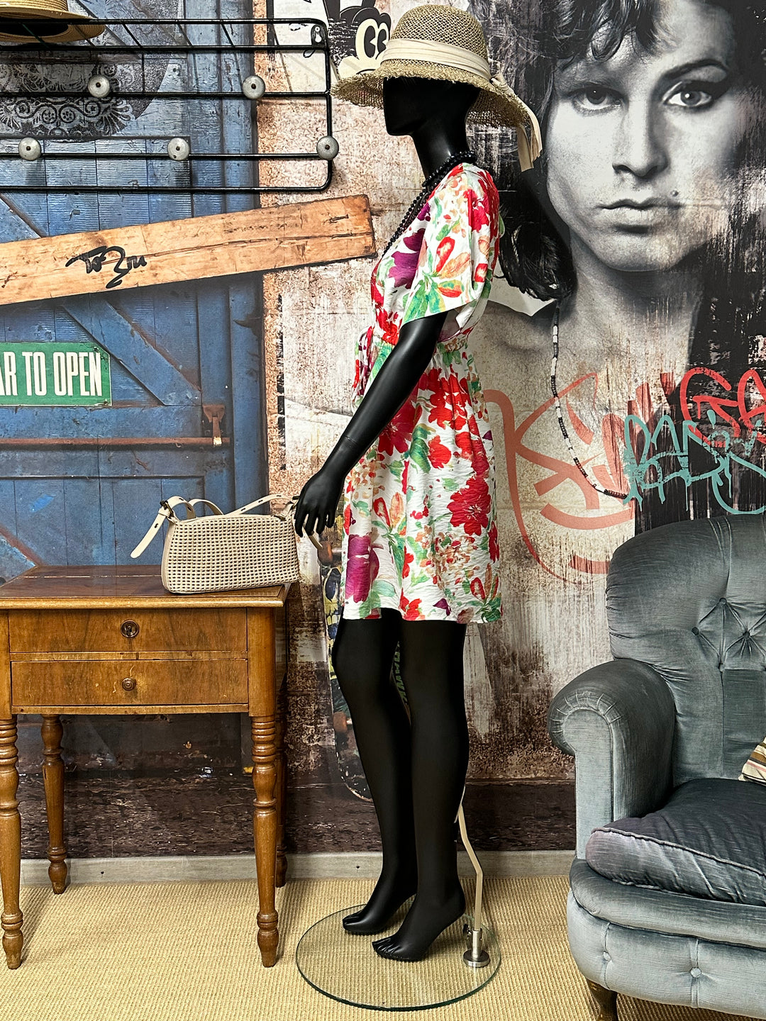 Kurzes Kleid mit Blumenmuster (S/M und M/L)