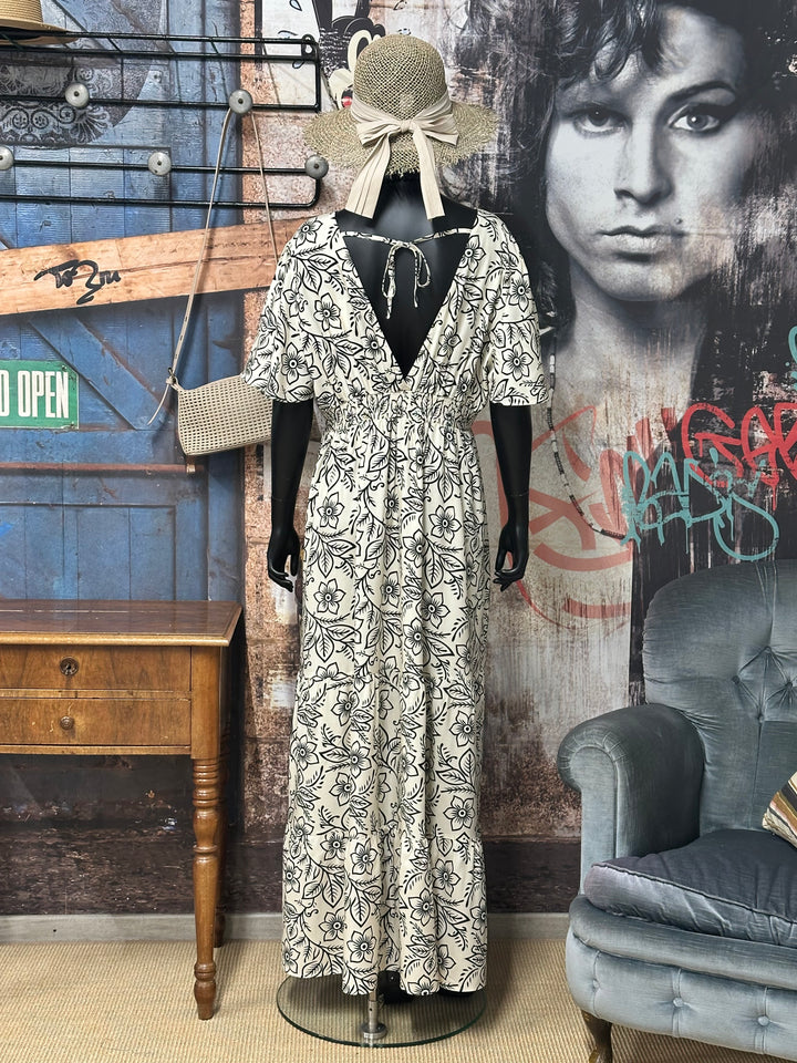 Fließendes, zeitloses Maxikleid in Schwarz und Ecru (XL ➡️ 3XL)