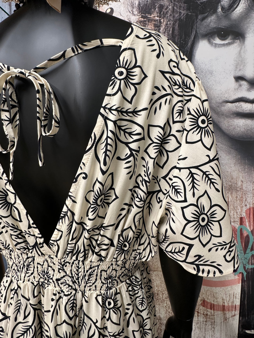 Fließendes, zeitloses Maxikleid in Schwarz und Ecru (XL ➡️ 3XL)