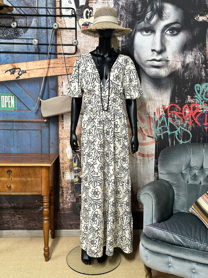 Fließendes, zeitloses Maxikleid in Schwarz und Ecru (XL ➡️ 3XL)