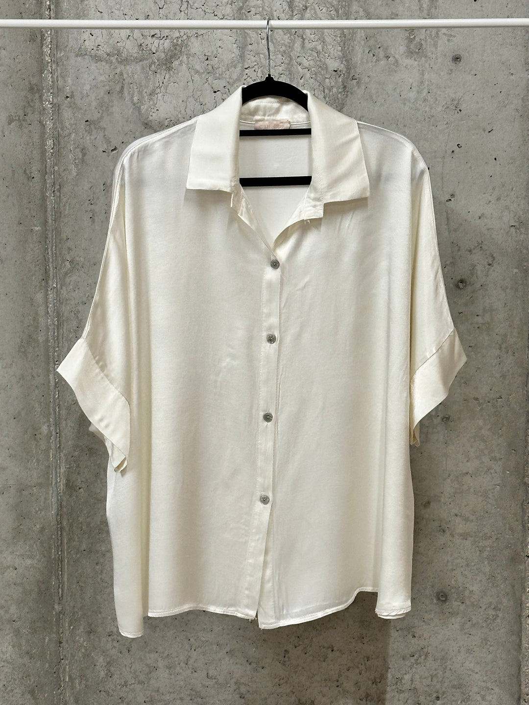 Fließendes Satin-Hemd aus 100 % Viskose (Größen 42/48) MADE IN ITALY