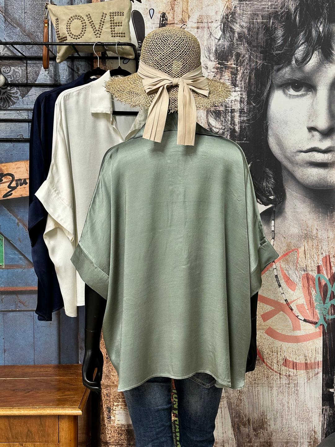 Fließendes Satin-Hemd aus 100 % Viskose (Größen 42/48) MADE IN ITALY