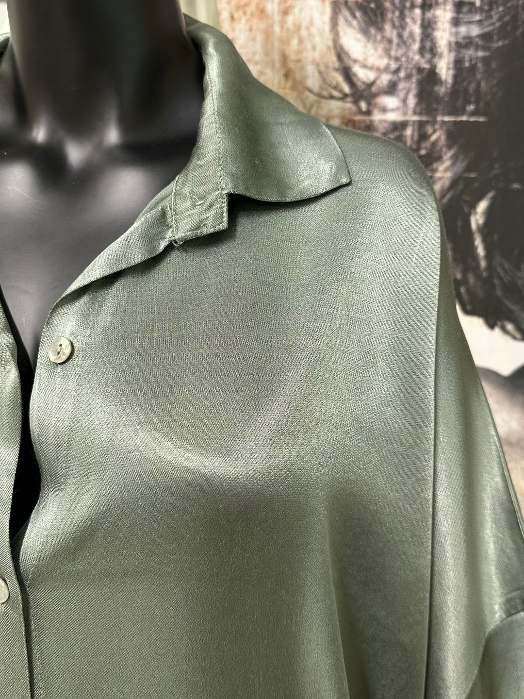 Fließendes Satin-Hemd aus 100 % Viskose (Größen 42/48) MADE IN ITALY