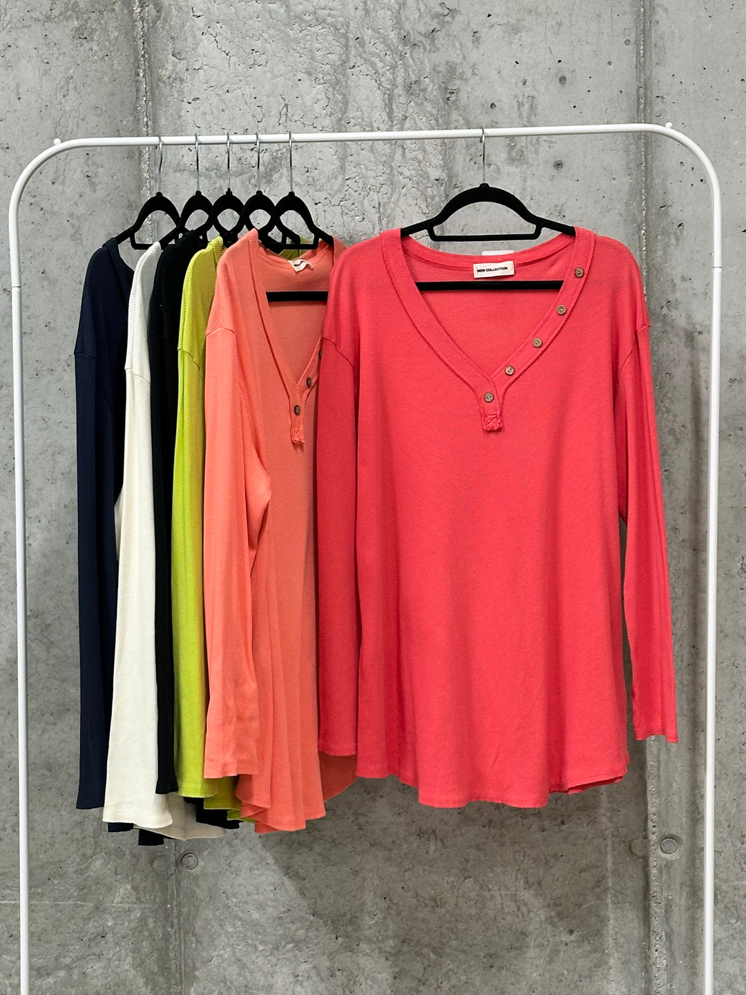 Einfarbige Tunika aus Rippstrick mit Knopfleiste am Kragen (44/48) MADE IN ITALY