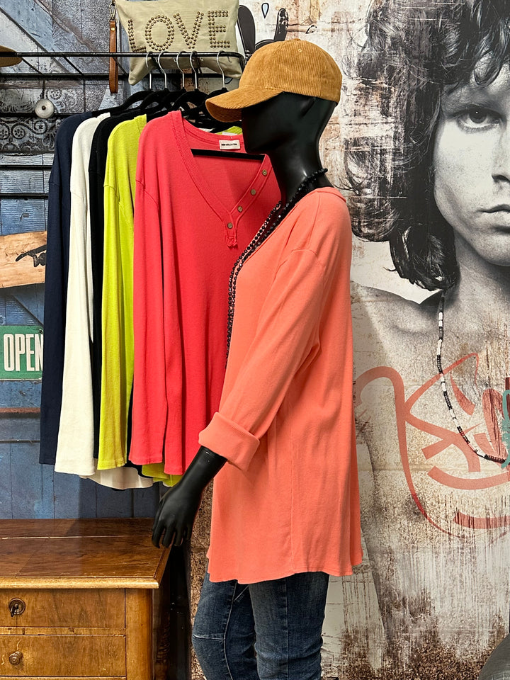 Einfarbige Tunika aus Rippstrick mit Knopfleiste am Kragen (44/48) MADE IN ITALY