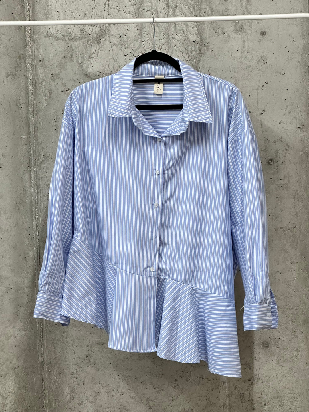 Oversize-Bluse mit Streifenmuster und Volants am Saum (44/48) MADE IN ITALY