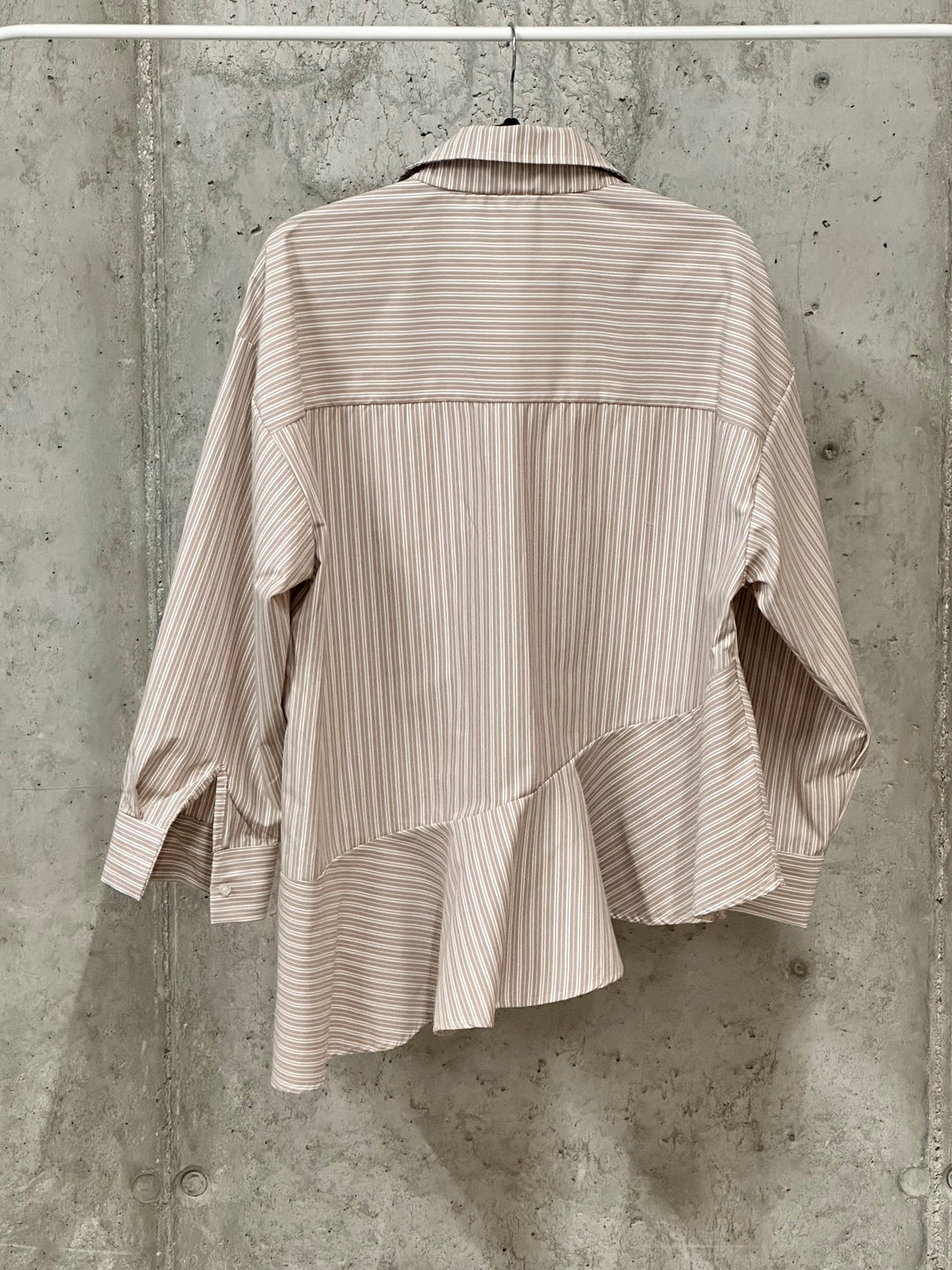 Oversize-Bluse mit Streifenmuster und Volants am Saum (44/48) MADE IN ITALY