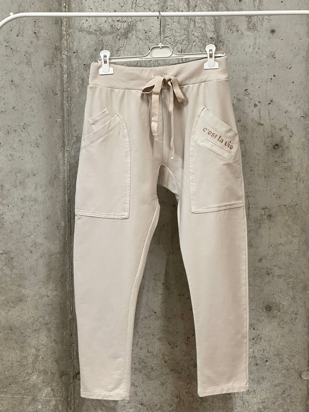 Bequeme Jogginghose „C'est la vie“ 38/42 MADE IN ITALY