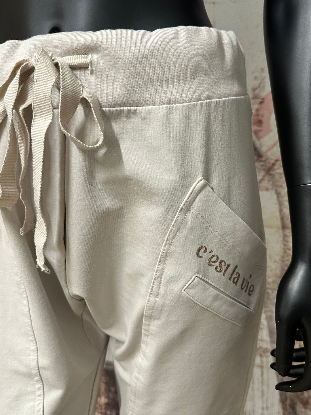 Bequeme Jogginghose „C'est la vie“ 38/42 MADE IN ITALY