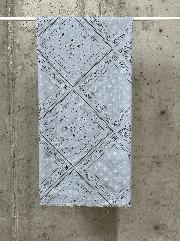 Quadratisches Halstuch mit „Bandana“-Muster, MADE IN ITALY