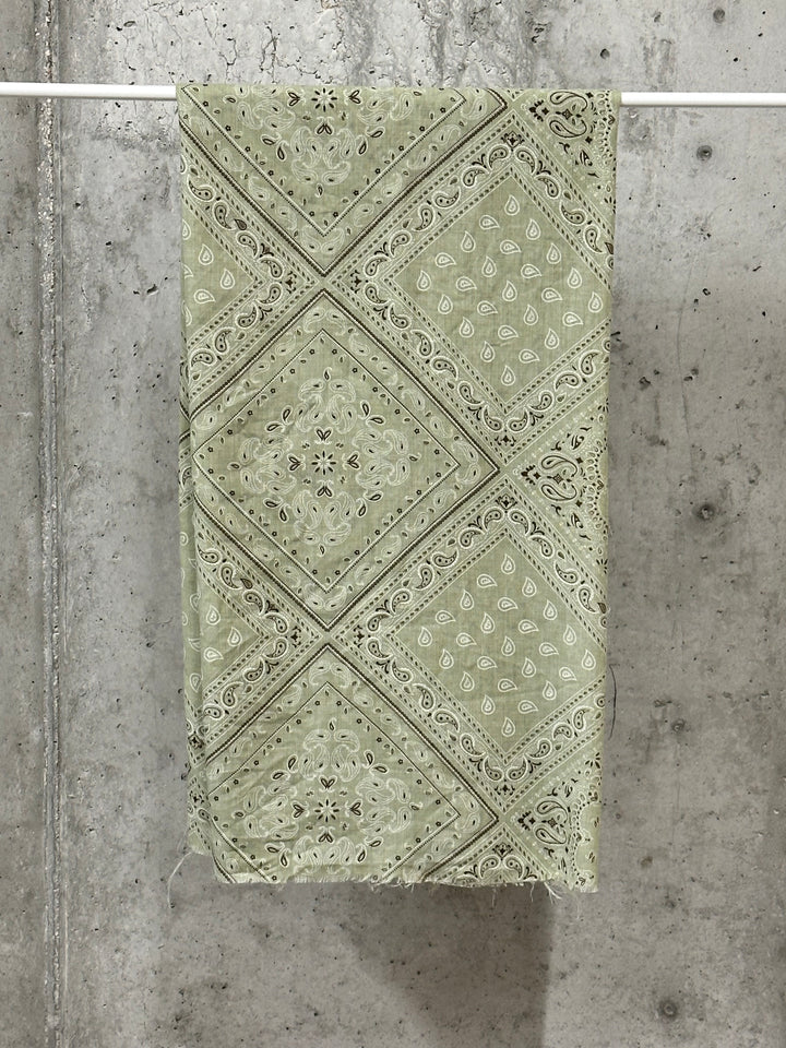 Quadratisches Halstuch mit „Bandana“-Muster, MADE IN ITALY