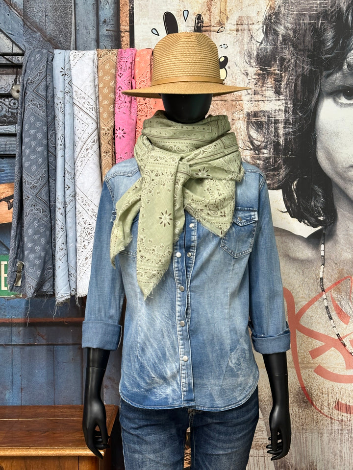 Quadratisches Halstuch mit „Bandana“-Muster, MADE IN ITALY