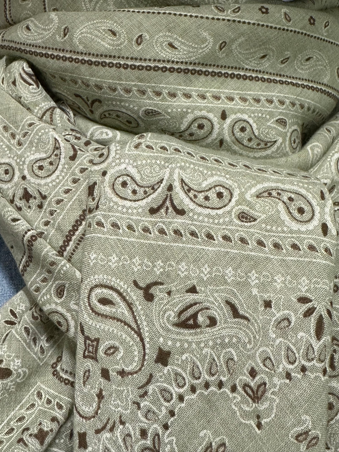 Quadratisches Halstuch mit „Bandana“-Muster, MADE IN ITALY