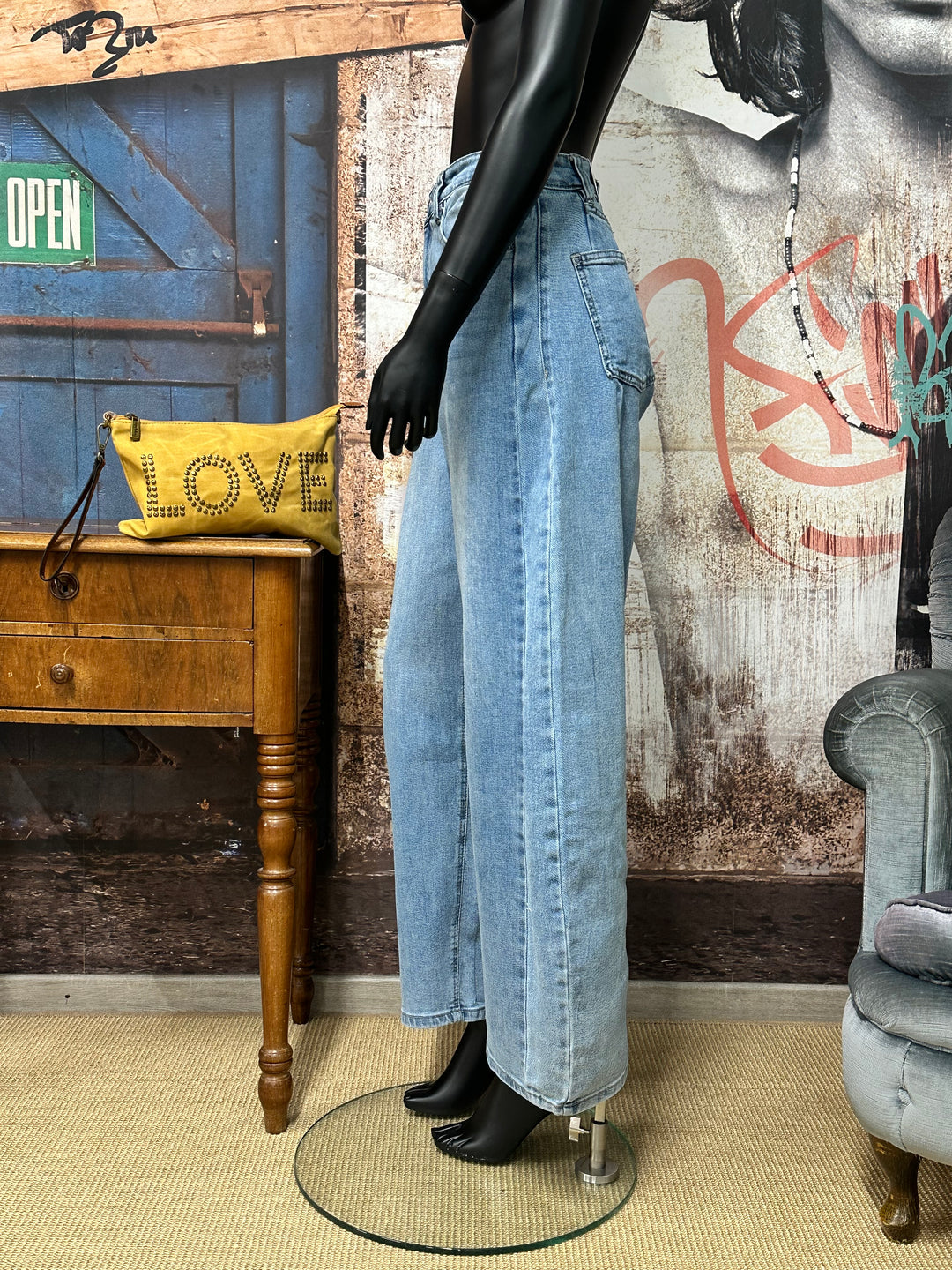 Jeans mit weitem Bein im „Ballon“-Stil aus mittelblauem Denim (Größe 40  ➡️ 46)