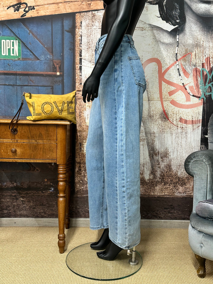 Jeans mit weitem Bein im „Ballon“-Stil aus mittelblauem Denim (Größe 40  ➡️ 46)