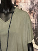 T-shirt col V lurex + size kaki