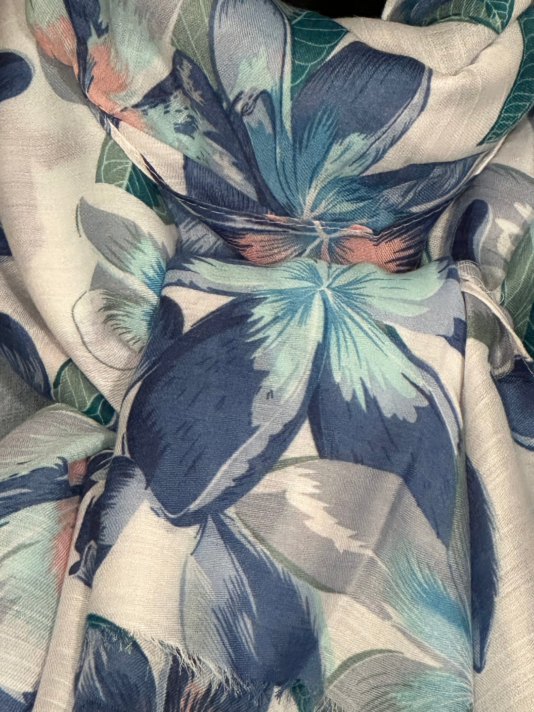 Foulard "fleurs" bleu, vert & blanc 100% naturel
