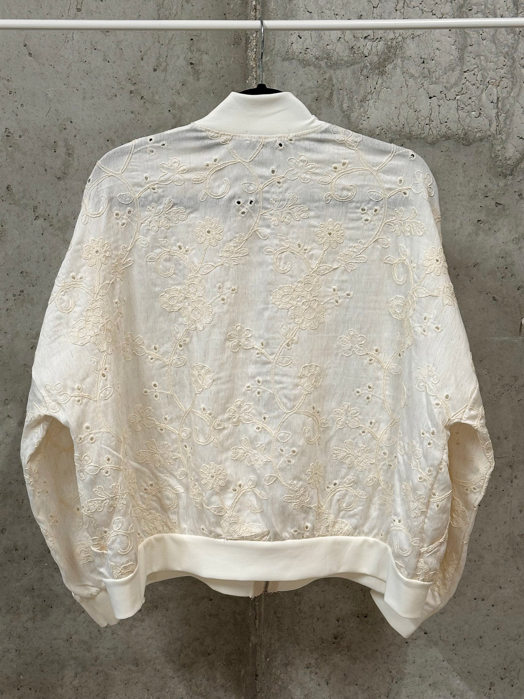Jacke aus ecrufarbener englischer Spitze (36/42) Made in Italy