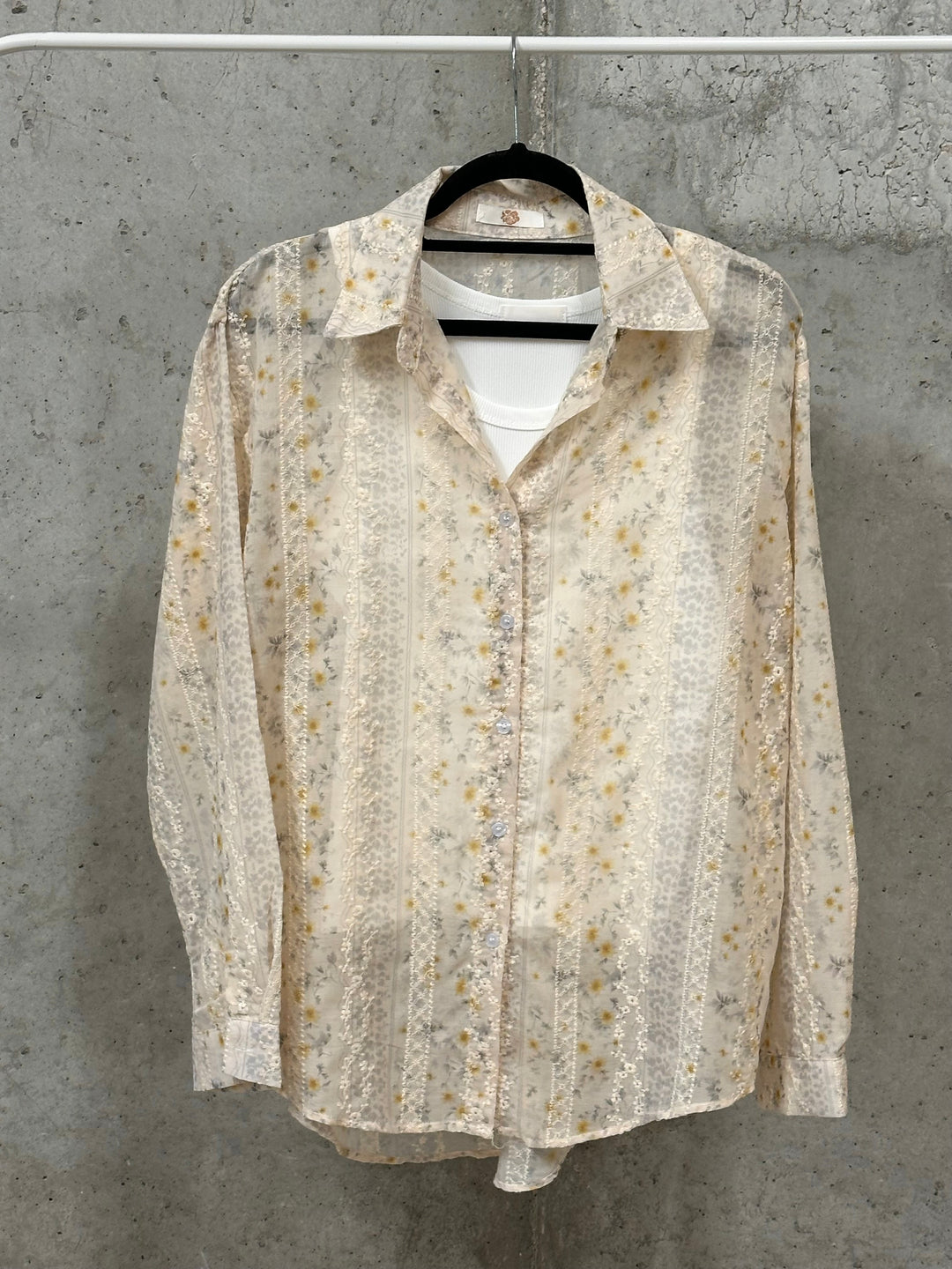 Bluse mit Boho-Stickerei & weißes Top (38/42)