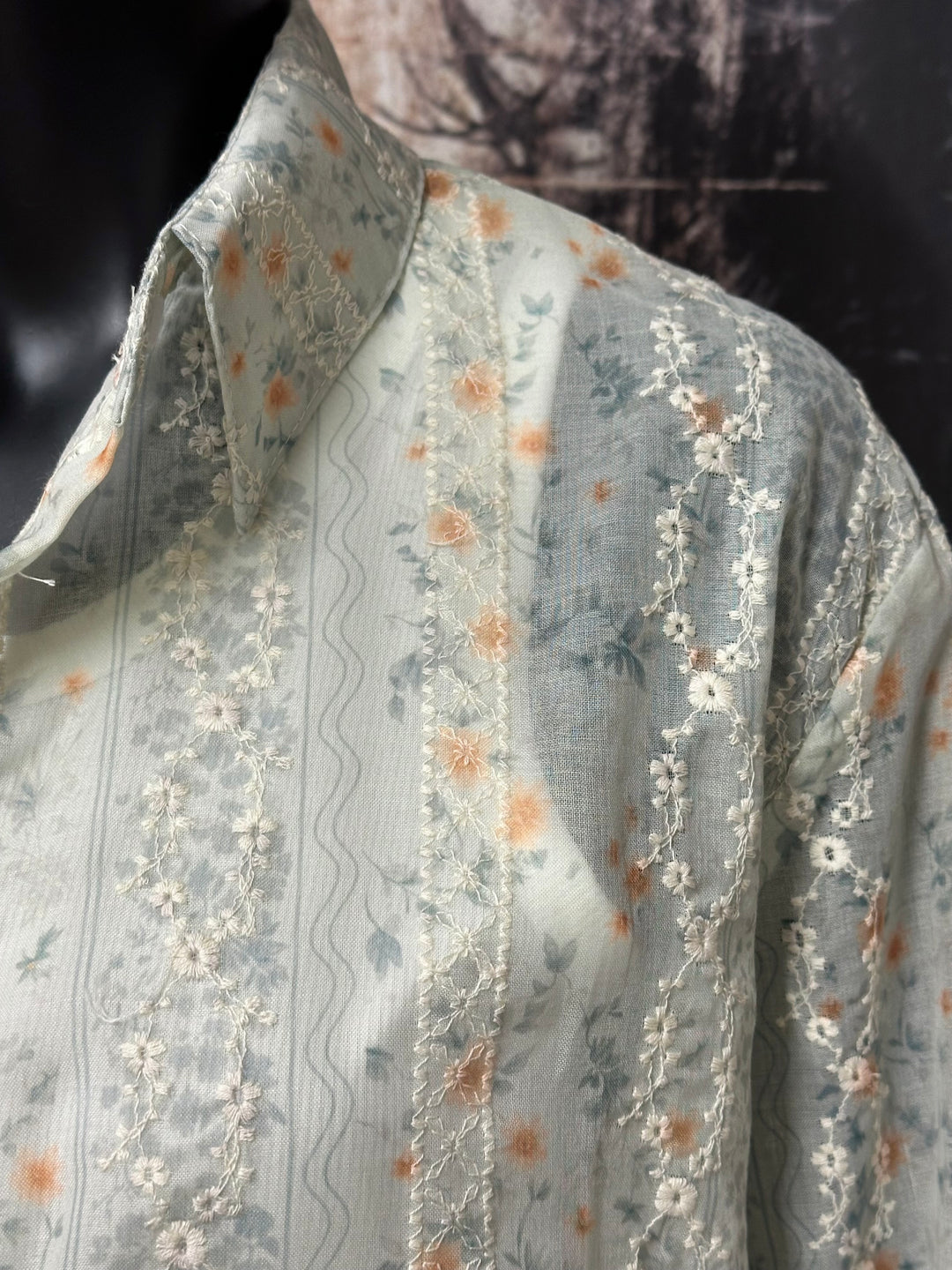 Bluse mit Boho-Stickerei & weißes Top (38/42)