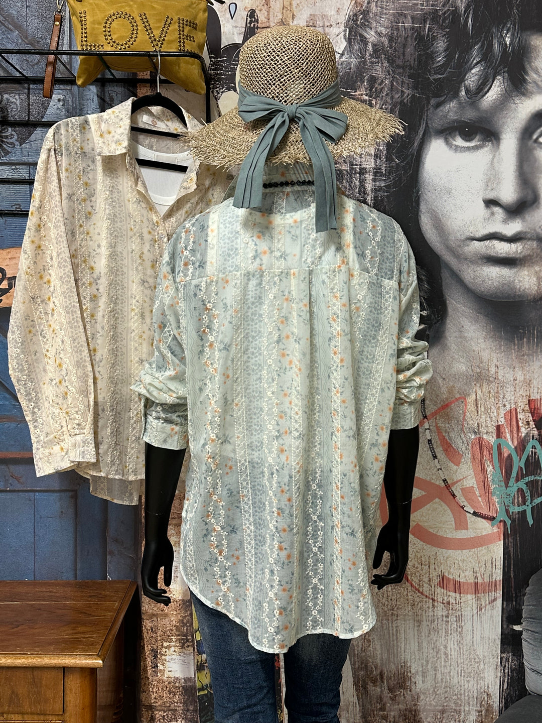 Bluse mit Boho-Stickerei & weißes Top (38/42)