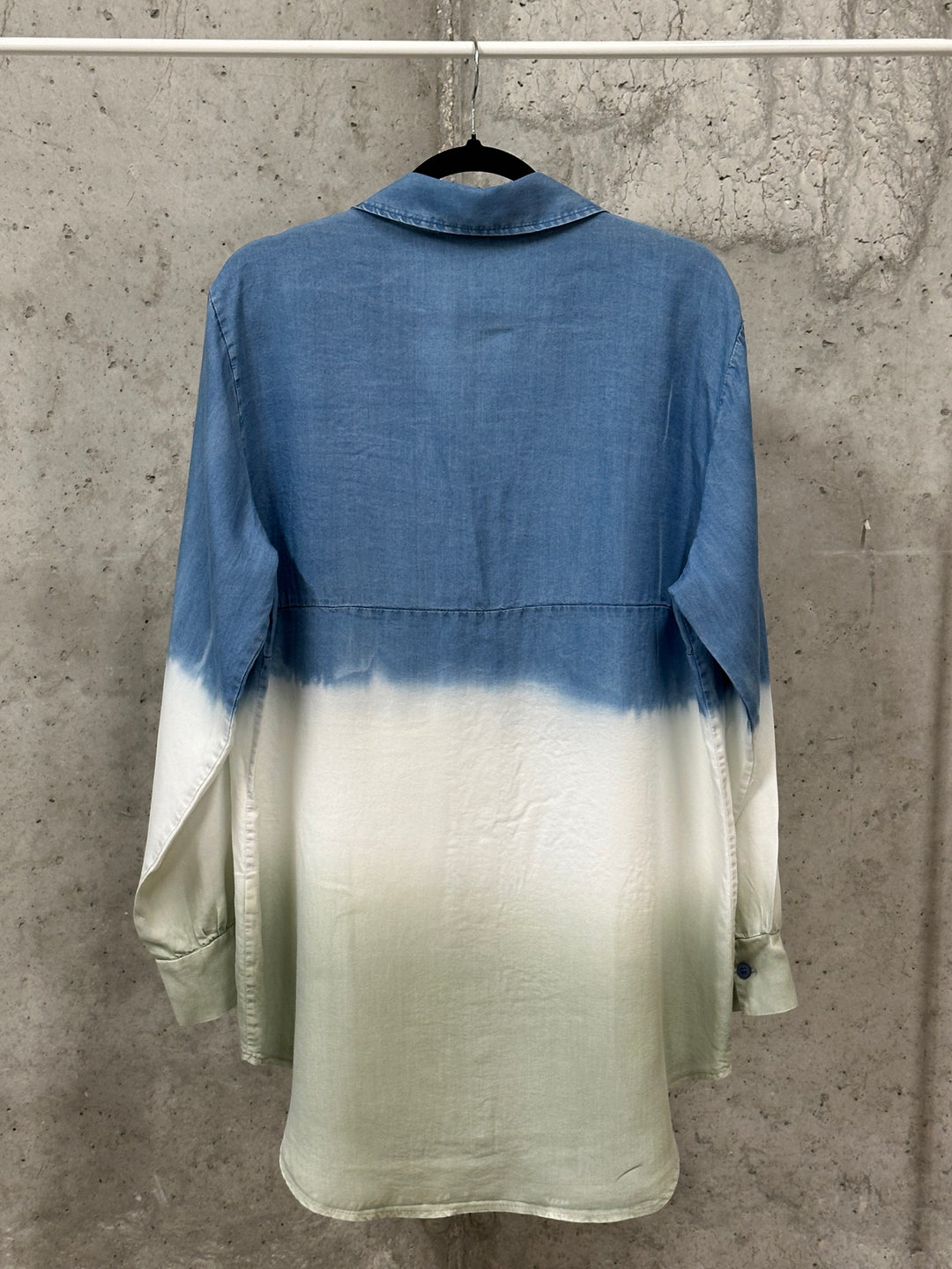 Langes Hemd mit Farbverlauf (38/42) – Made in Italy