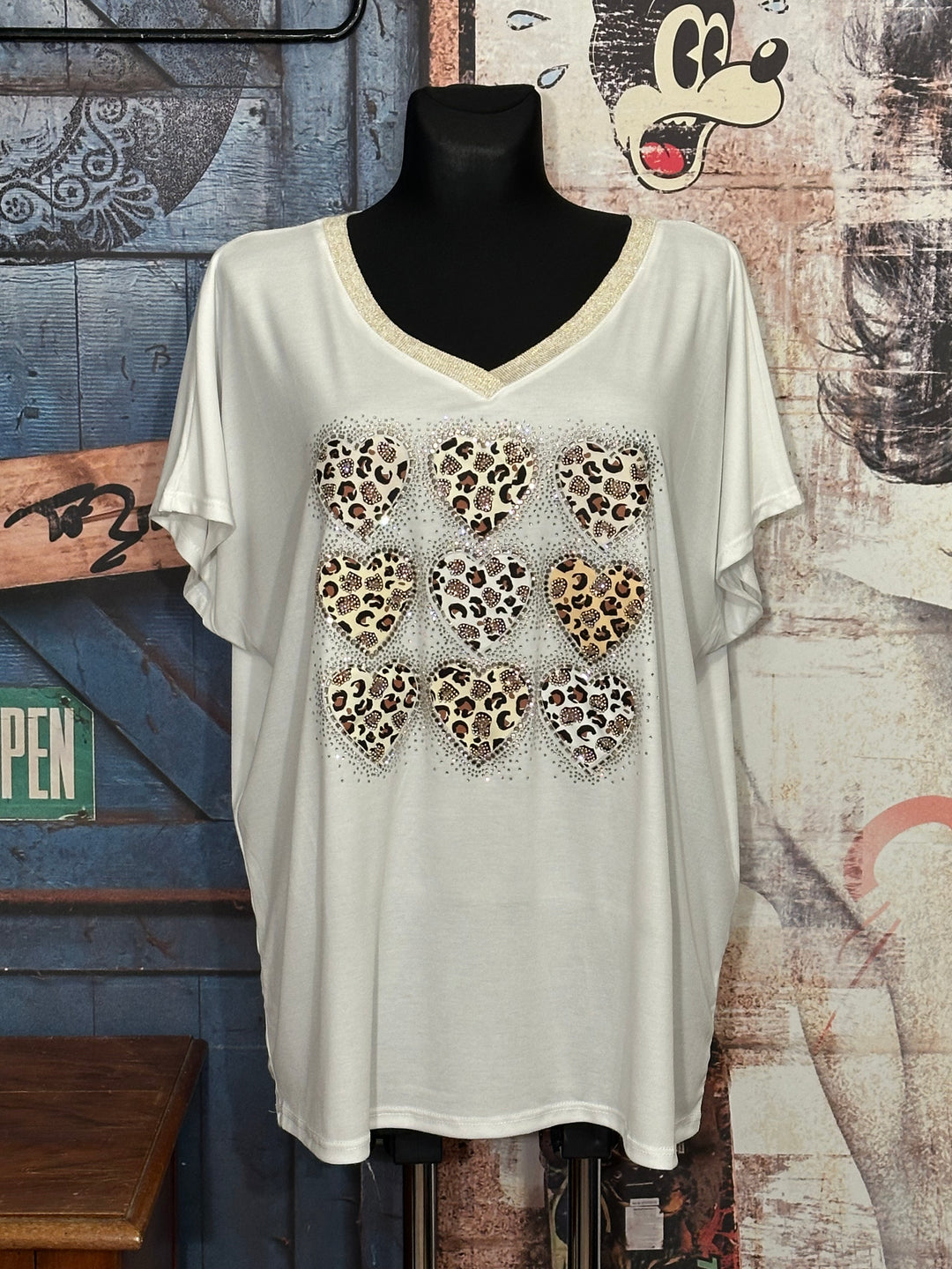 T-shirt + size col V lurex & strass "coeurs léo" blanc cassé