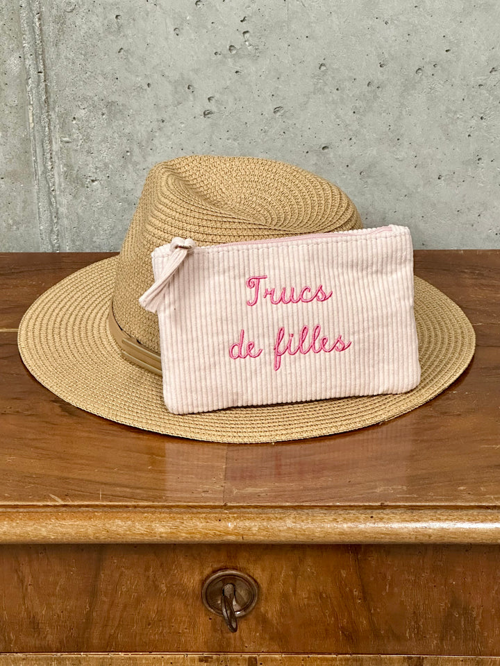 Pochette brodée en velours côtelé "Trucs de filles"