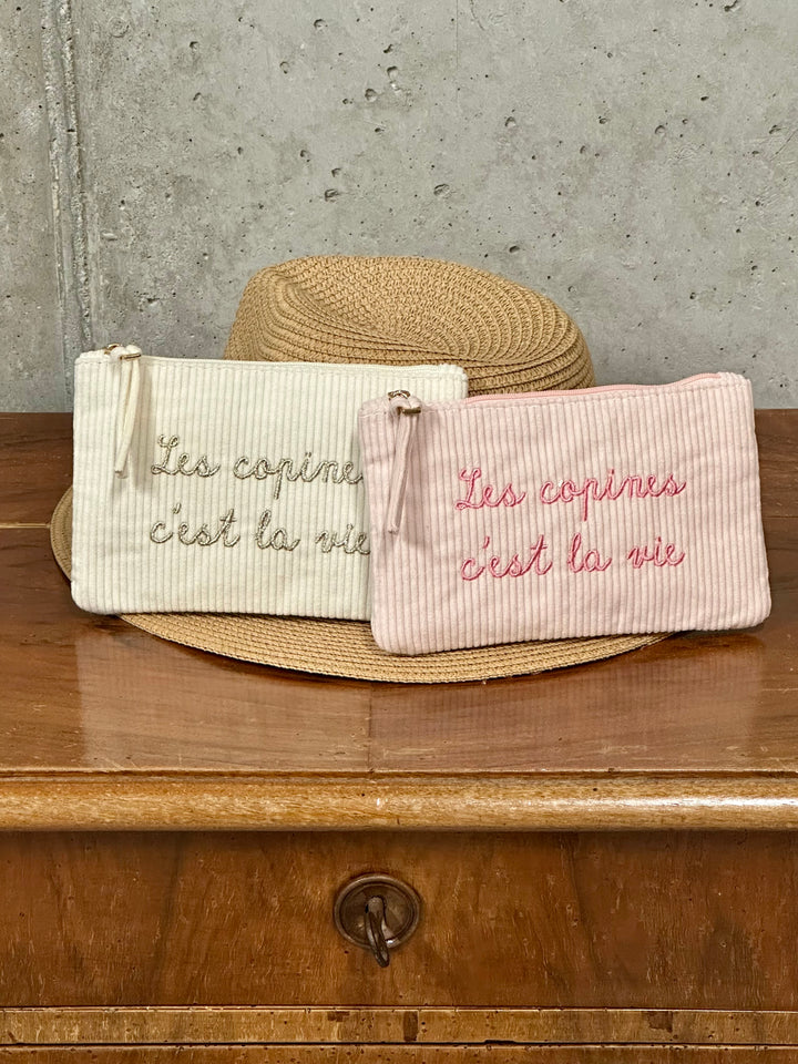 Pochette brodée en velours côtelé "Les copines c&
