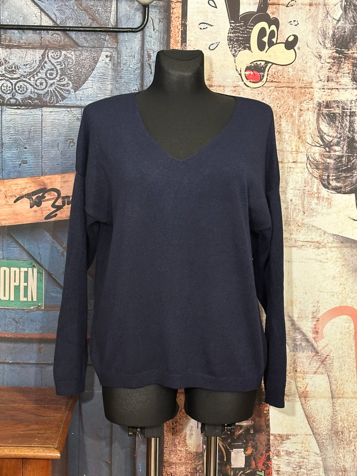 Pull en maille fine col V bleu marine