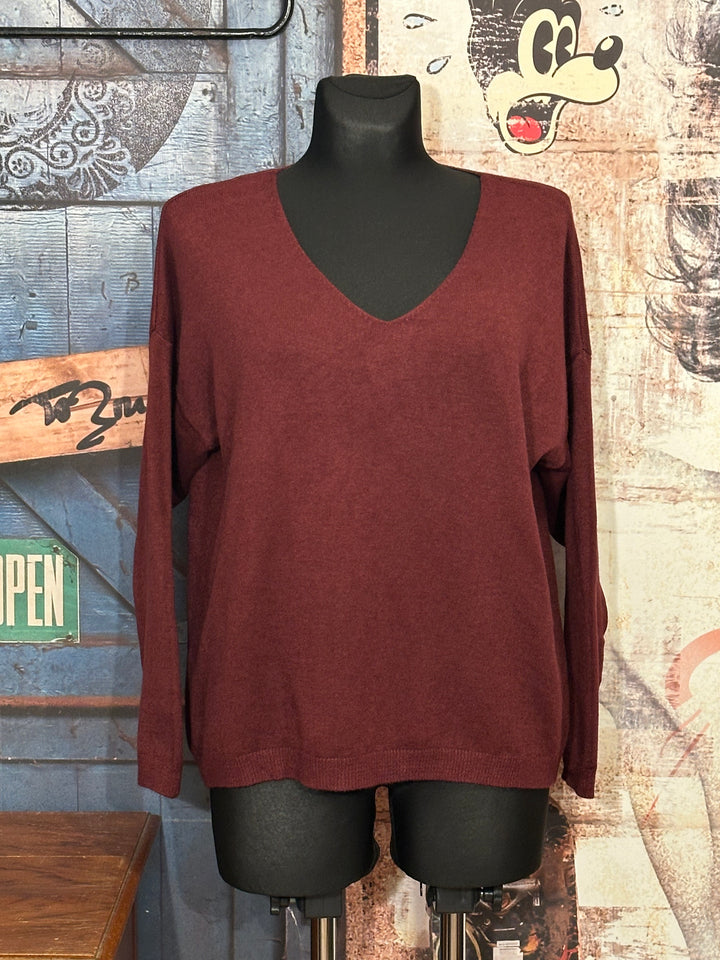 Pull en maille fine col V bordeaux