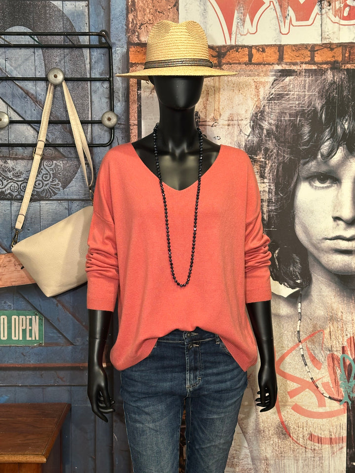 Pull en maille fine col V rose vintage
