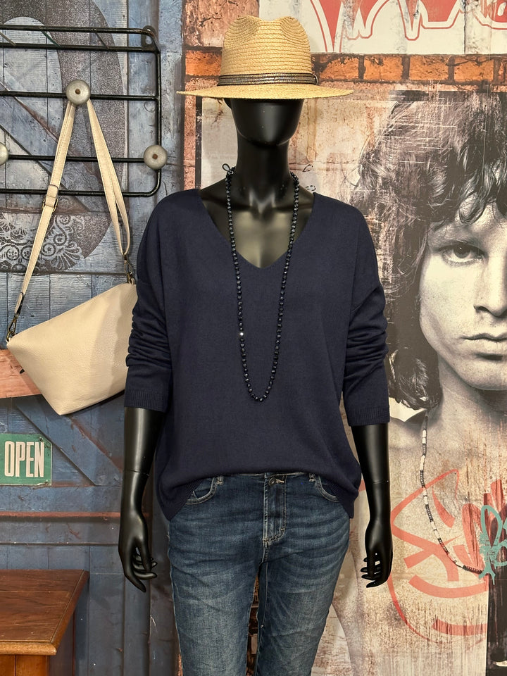 Pull en maille fine col V bleu marine