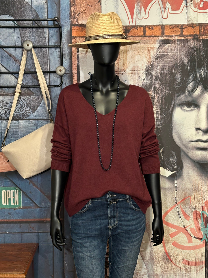 Pull en maille fine col V bordeaux
